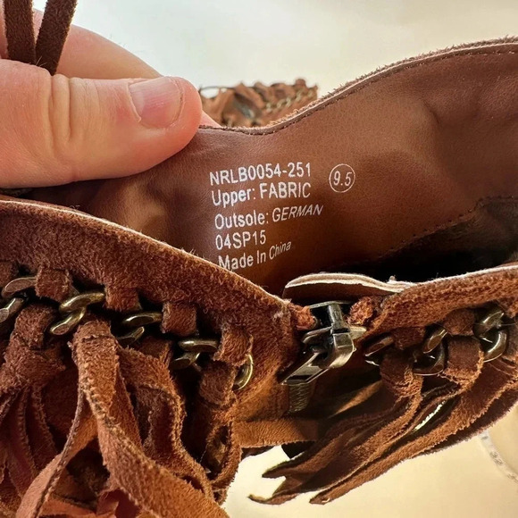 Not Rated Mohegan Chukka Fringe Boot - Picture 3 of 9